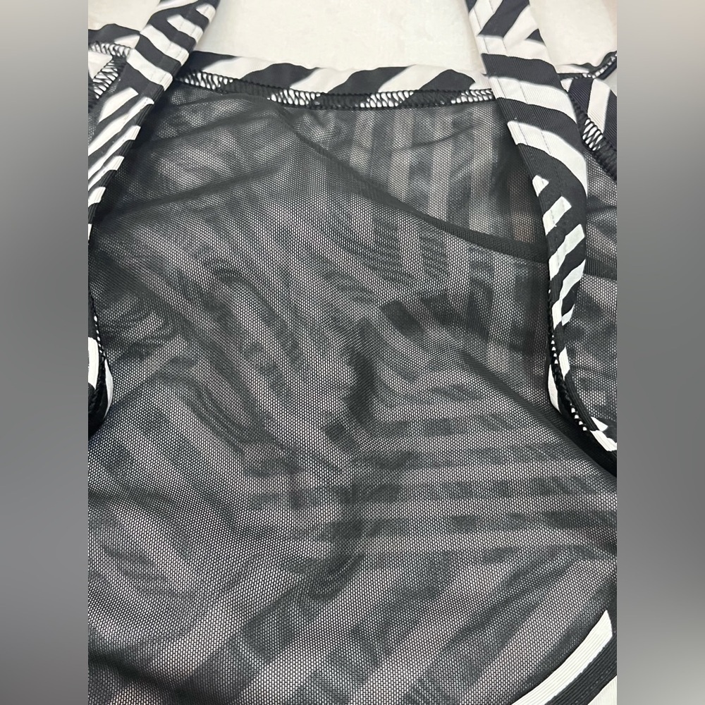 Victoria Sport Secret Black & White Geometric Striped Halter Sports Bra Medium - Picture 12 of 16